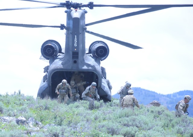 11th Aviation commander joins in gunnery and flight activities