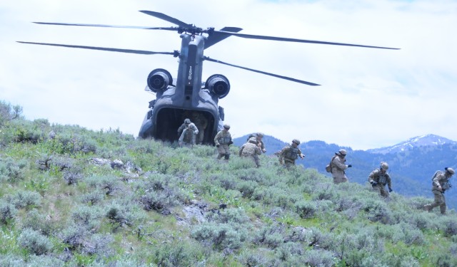 11th Aviation commander joins in gunnery and flight activities