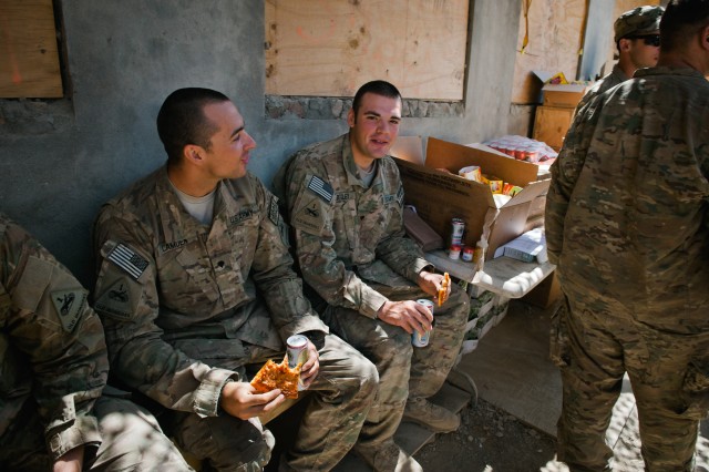 U.S. troops celebrate 11th Independence Day in Afghanistan with delivered pizzas