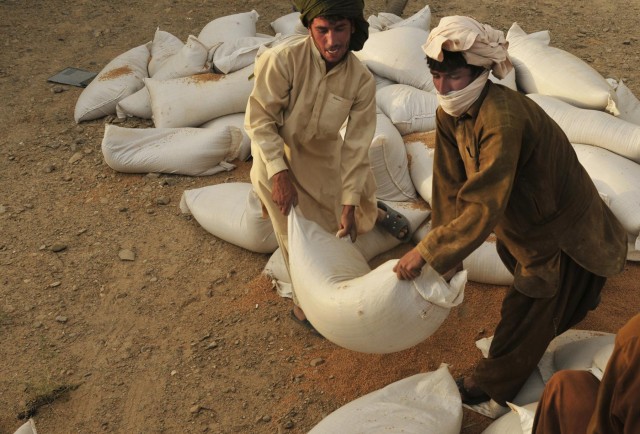 Afghan and American forces deliver humanitarian aid to Shorabak