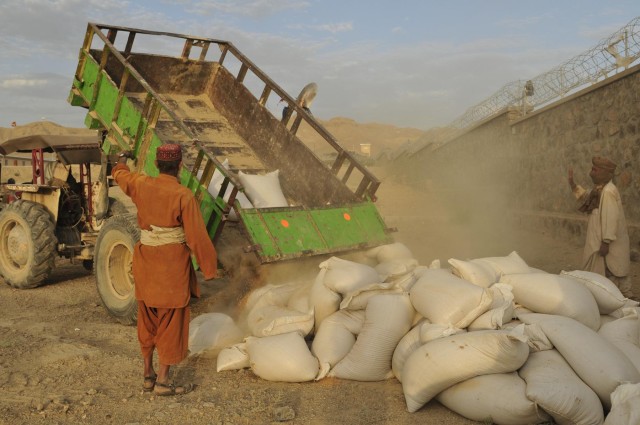 Afghan and American forces deliver humanitarian aid to Shorabak