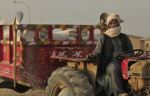 Afghan and American forces deliver humanitarian aid to Shorabak