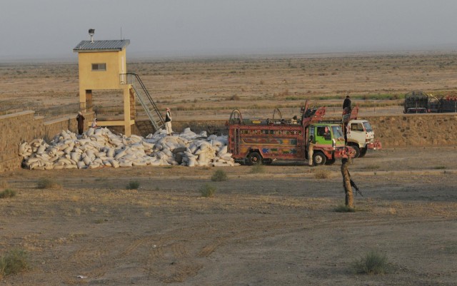 Afghan and American forces deliver humanitarian aid to Shorabak