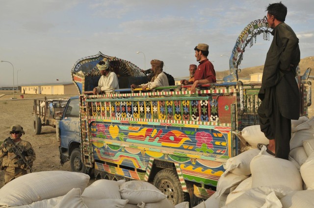 Afghan and American forces deliver humanitarian aid to Shorabak