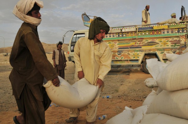 Afghan and American forces deliver humanitarian aid to Shorabak