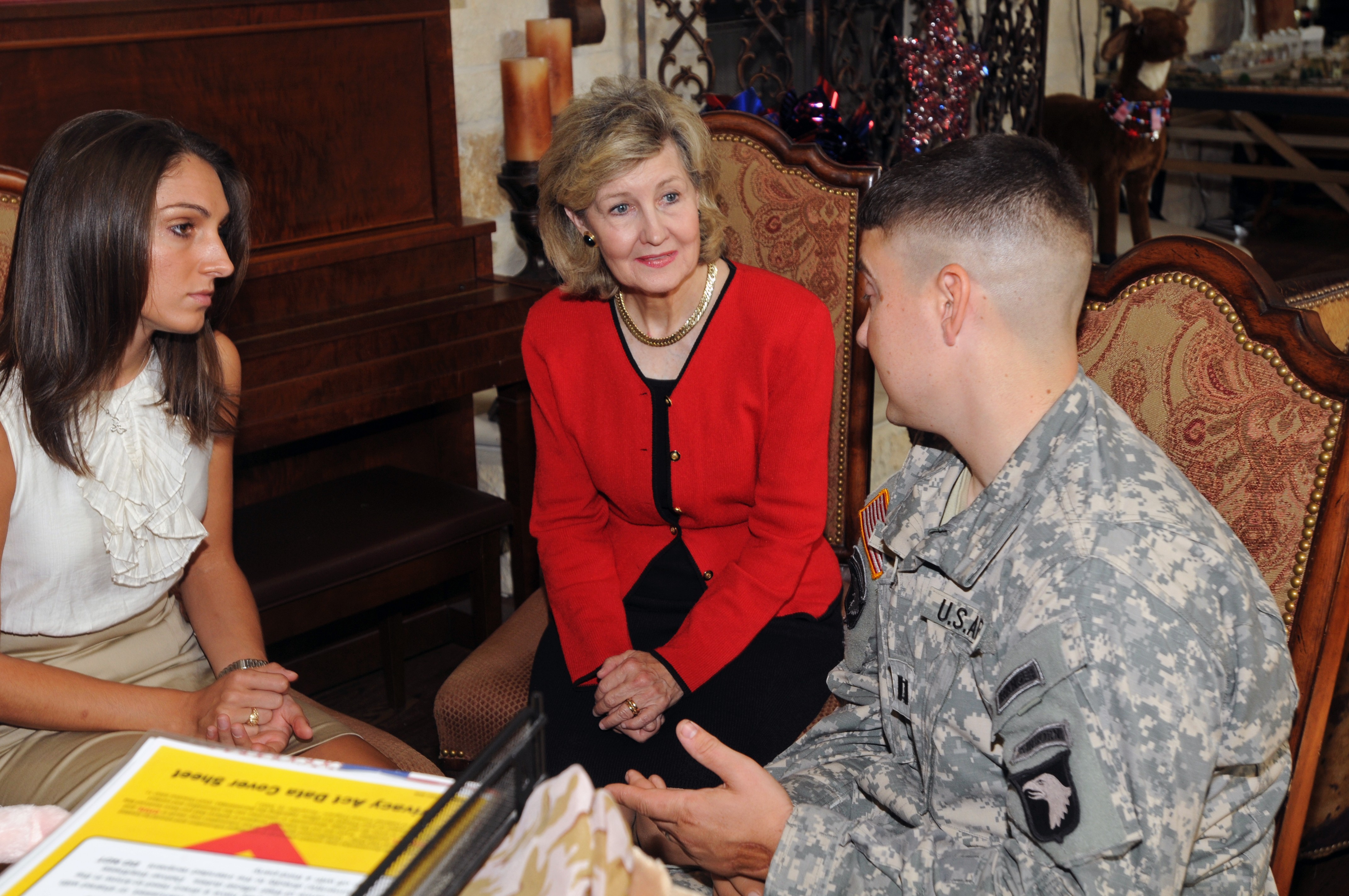 Senator visits wounded warriors, families at Warrior and Family Support