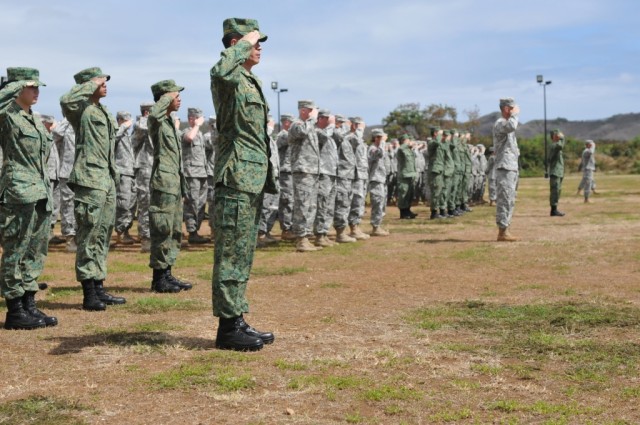 Hawaii Soldiers and Singapore Armed Forces render salute