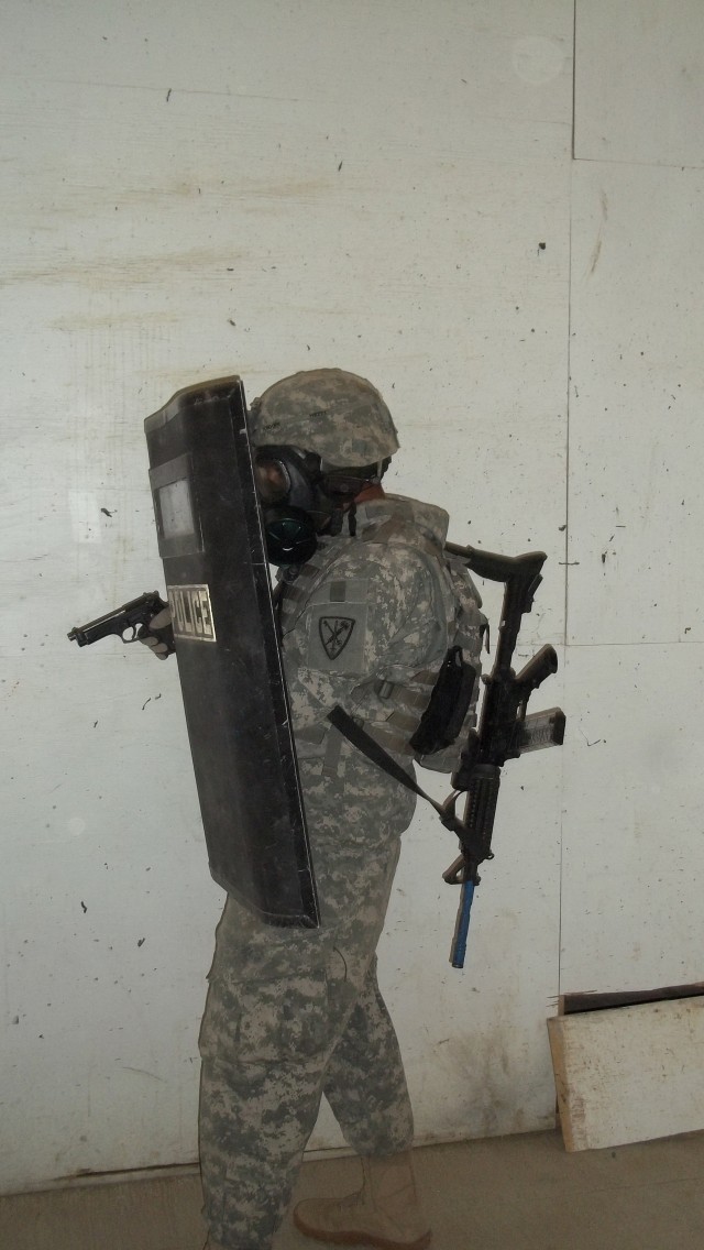Fort Carson MPs train for special reaction team