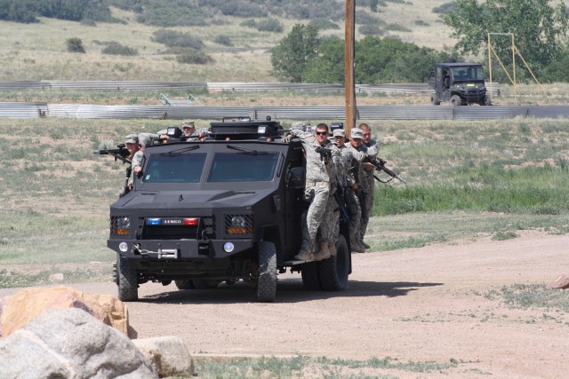 Fort Carson MPs train for special reaction team