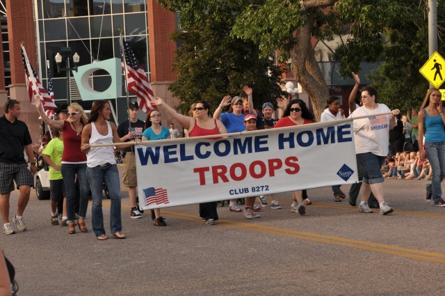 Fort Carson Soldiers help kickoff parade
