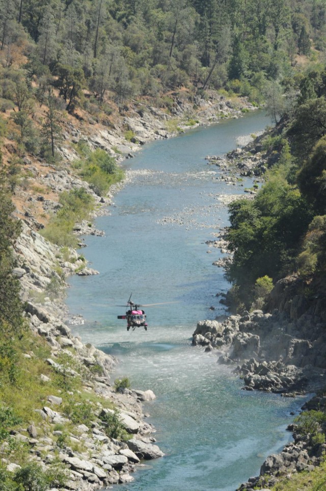 California Army National Guard helicopter refills water bucket to dump on Robbers Fire