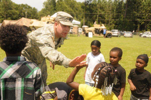 Stewart soldiers support Riceboro, Ga. students during back to school rally