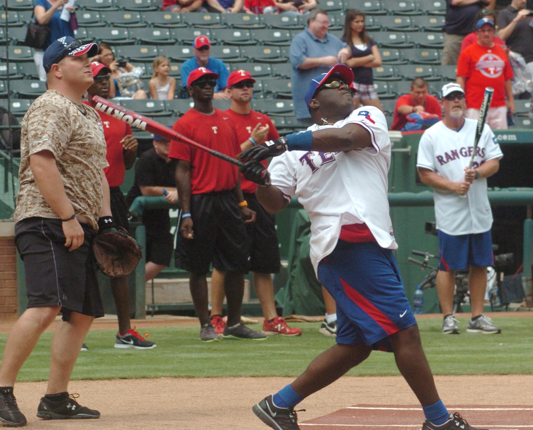 Braves visit Warrior Transition Battalion Soldiers, families