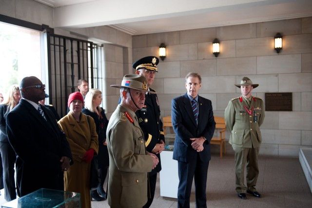 Odierno visits Australian War Memorial