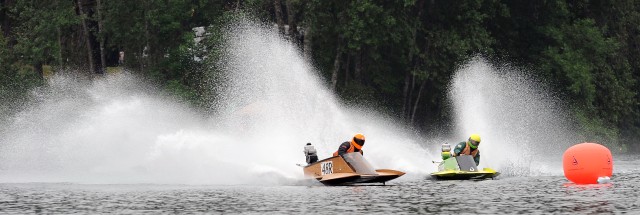 Rooster tails