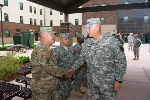 Odierno visits Joint Base Lewis-Mchord