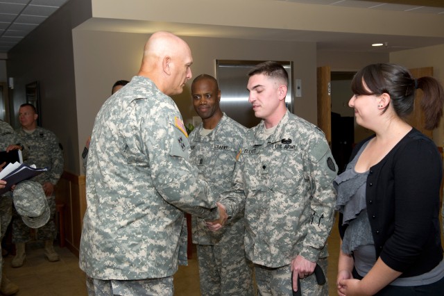 Odierno visits Joint Base Lewis-Mchord