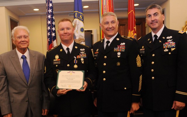 Soldier receives Air Medal with valor