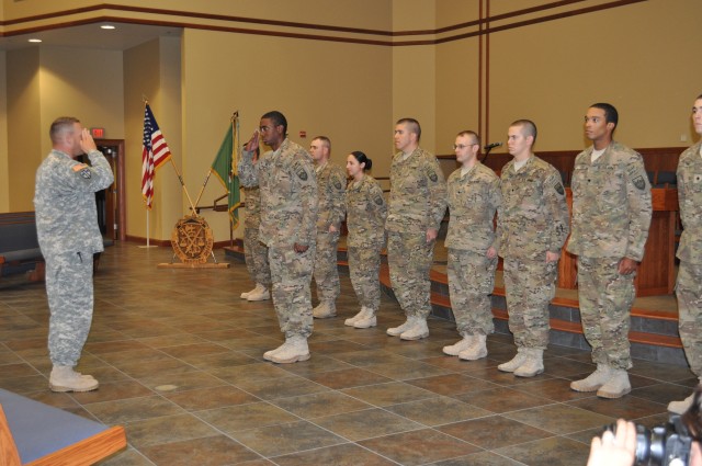 92nd MP Bn. commander receives troops after yearlong deployment