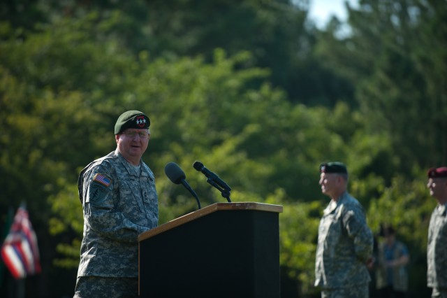 CSA Hosts USASOC Change of Command