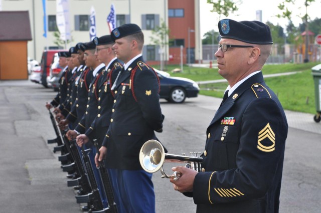 Army Reserve bugler renders honors