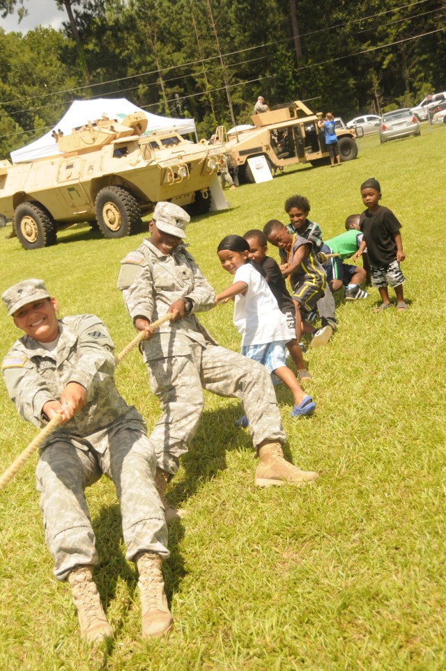 Stewart Soldiers support Riceboro students 