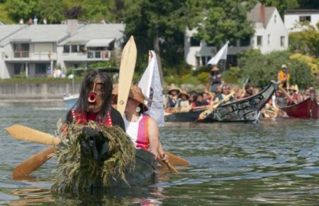 Soldiers help Native Americans finish canoe journey