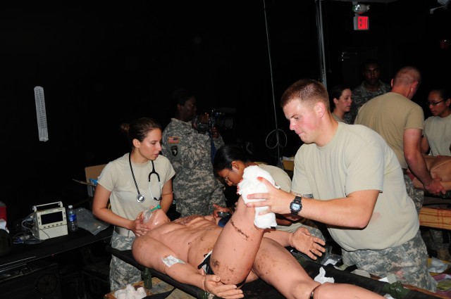 Medics from Charlie Med. conduct a tactical field problem