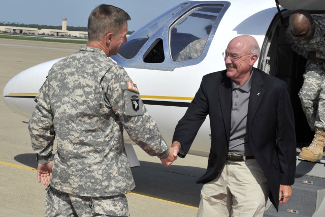 ASA Lamont visits Fort Campbell to discusses force manning, manpower issues