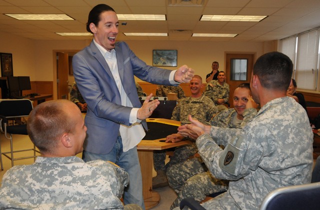 Illusionist divvies out mind candy for Soldiers