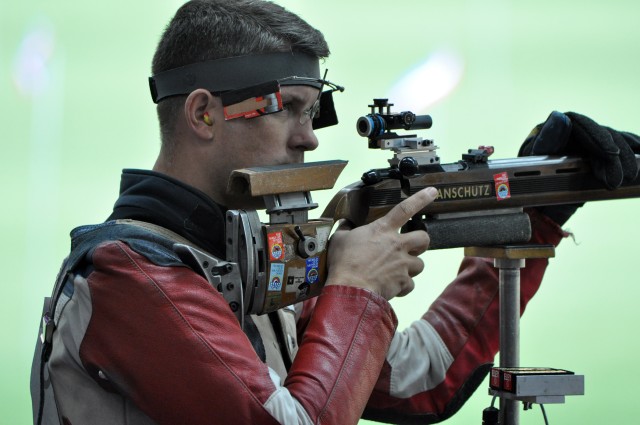 Parker pauses in 3-positions rifle