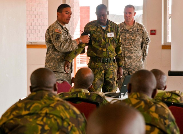 Chicago Soldiers teach rapid trauma response in Botswana