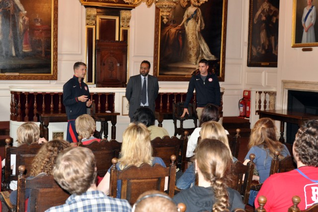 Soldiers brief British youth