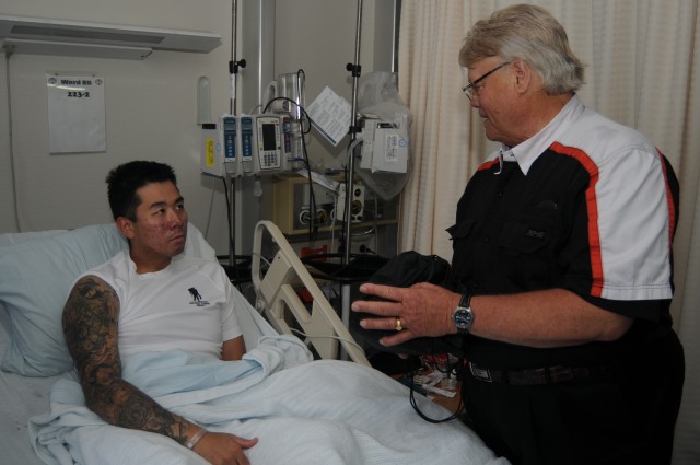 Wounded Vietnam veteran offers troops a message of hope