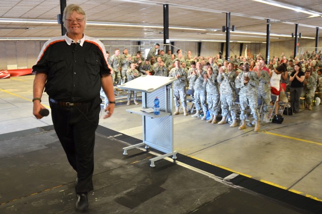 Wounded Vietnam veteran offers troops a message of hope