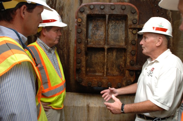 Nashville mayor visits Wolf Creek Dam Hydropower Plant