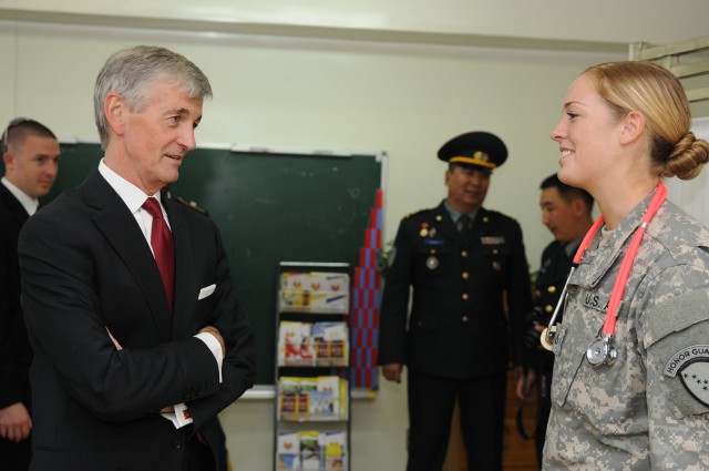 Secretary of the Army meets Alaska Army National Guard medic