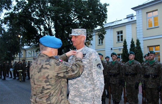 U.S. Army Europe presents Legion of Merit to Polish Army Commanders ...