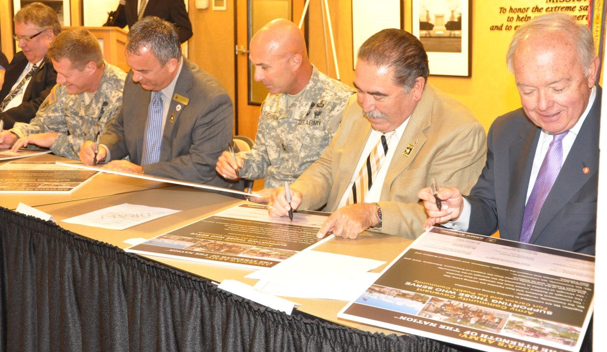 Pueblo, Colo., leaders pledge commitment to Soldiers | Article | The ...