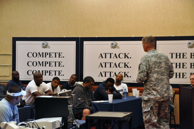 FORSCOM CG discusses TBI, leadership, service with "America's Team"