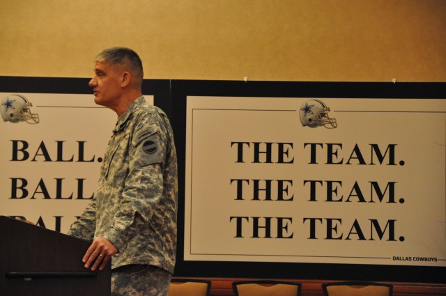 FORSCOM CG discusses TBI, leadership, service with "America's Team"