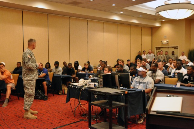 FORSCOM CG discusses TBI, leadership, service with "America's Team"
