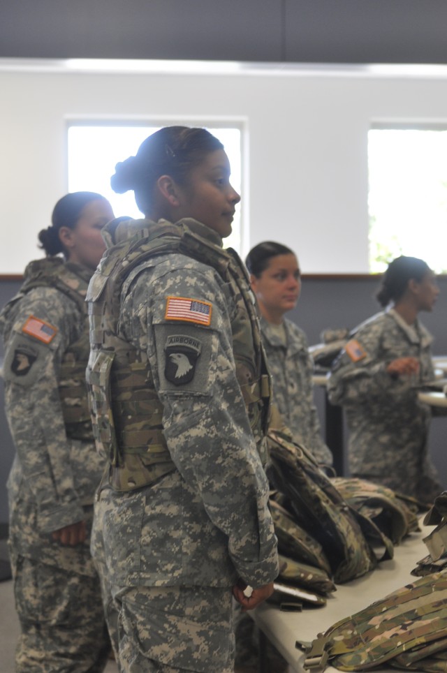 101st Airborne Division female Soldiers first to test prototype body armor