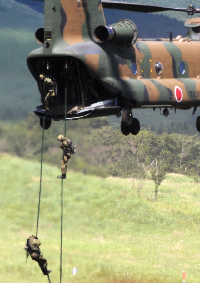 Fuji Firepower demo shows off Japanese defense force's weapons, aircraft capabilities