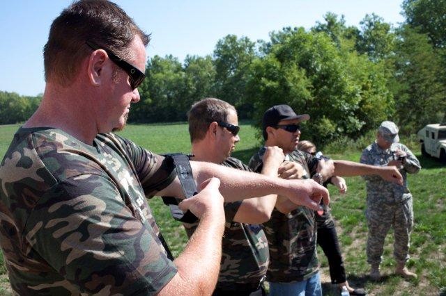 Soldiers, NHRA race team swap roles