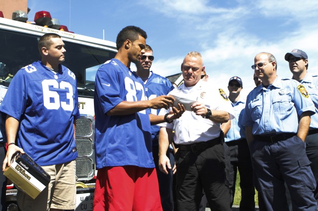 Firefighters recognized by Giants on 9/11 anniversary