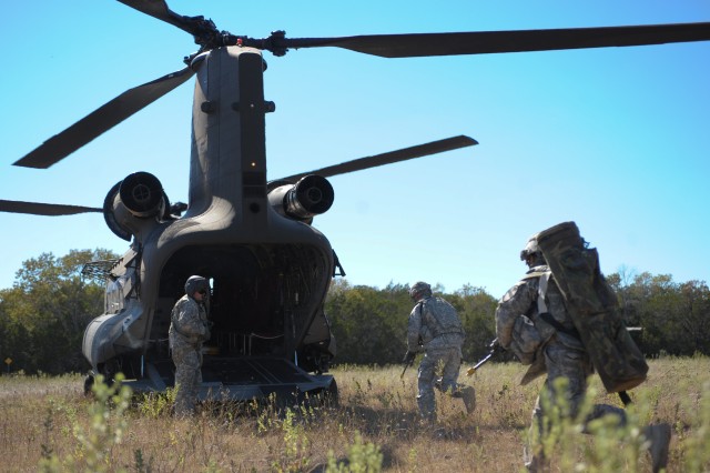 Division West trains Calif. Army National Guard aviators