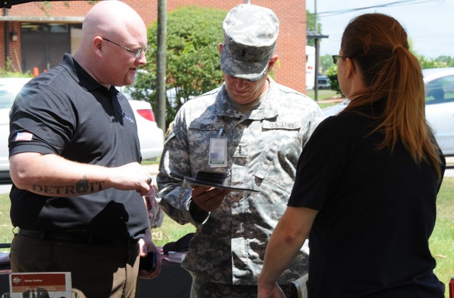 Tailgate event educates Soldiers on benefits