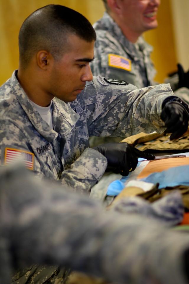 1-89 Cavalry medics practice stitching on their road to war