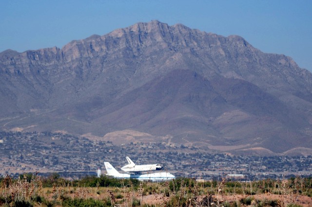 Space Shuttle takes off to California